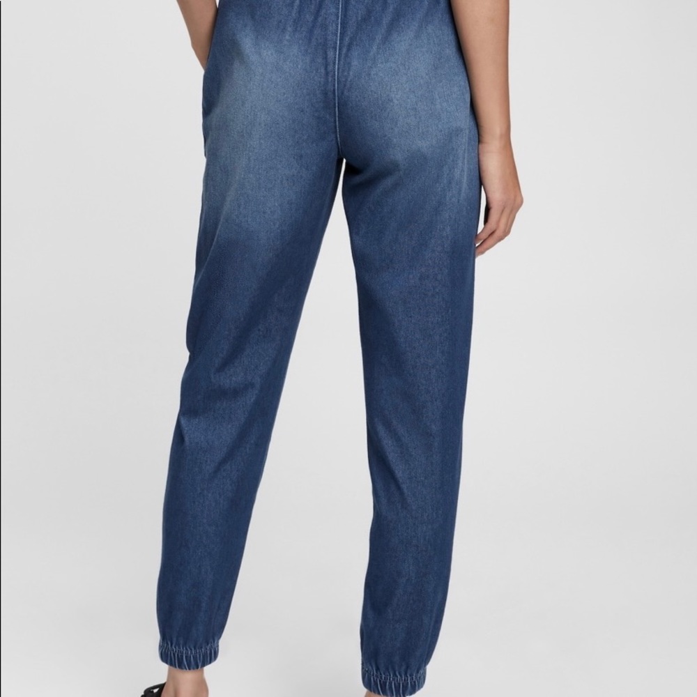 NWT!  GAP High Rise Denim Joggers.  Size Medium Petite - Picture 2 of 3